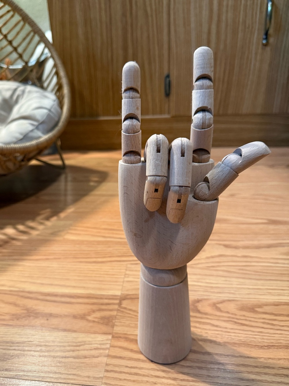 Male Right Hand Drawing
Manikin 12 Inch Crafted from solid beech wood,jointed